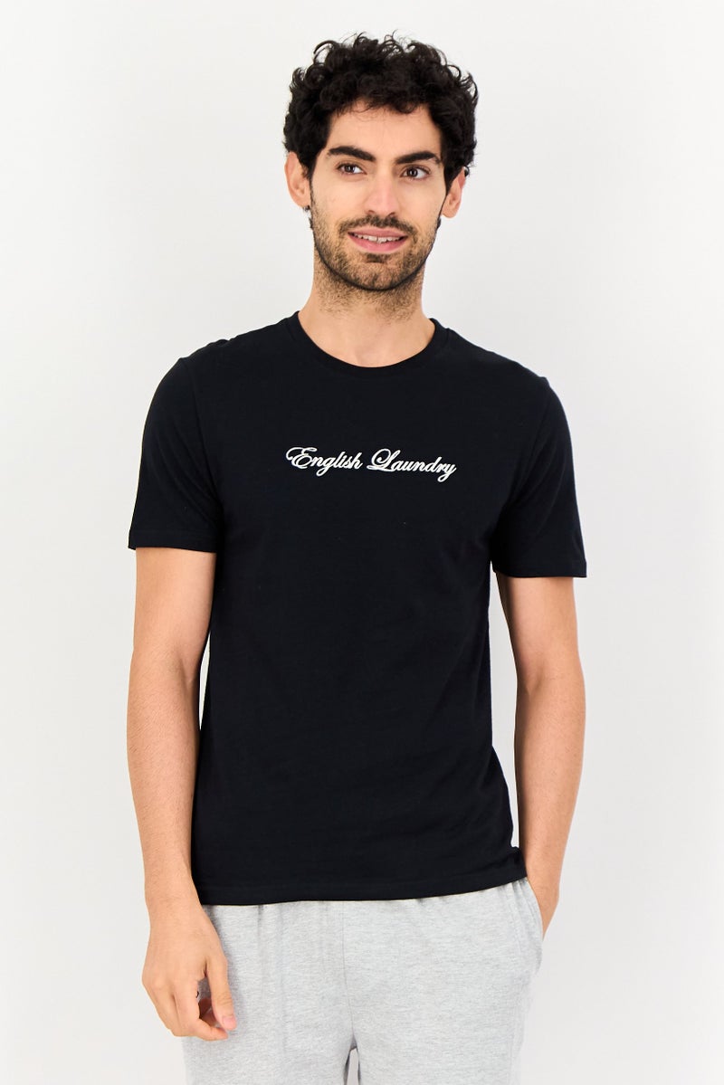 English Laundry طقم تي شيرت وشورتات مزين بشعار للرجال من قطعتين، متعدد الألوان - Image 2